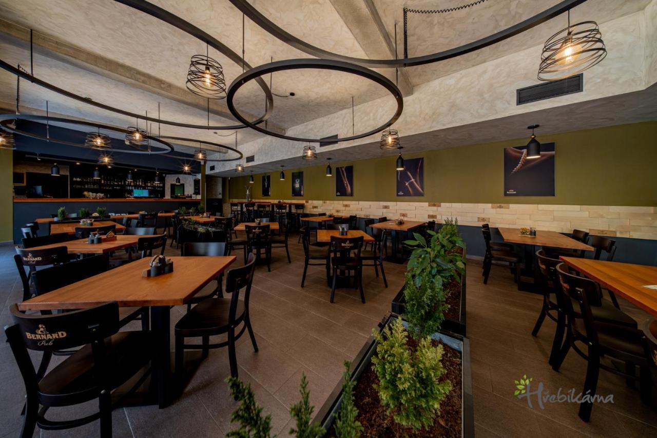 Restaurace A Pension Hrebikarna Chomutov Exteriör bild