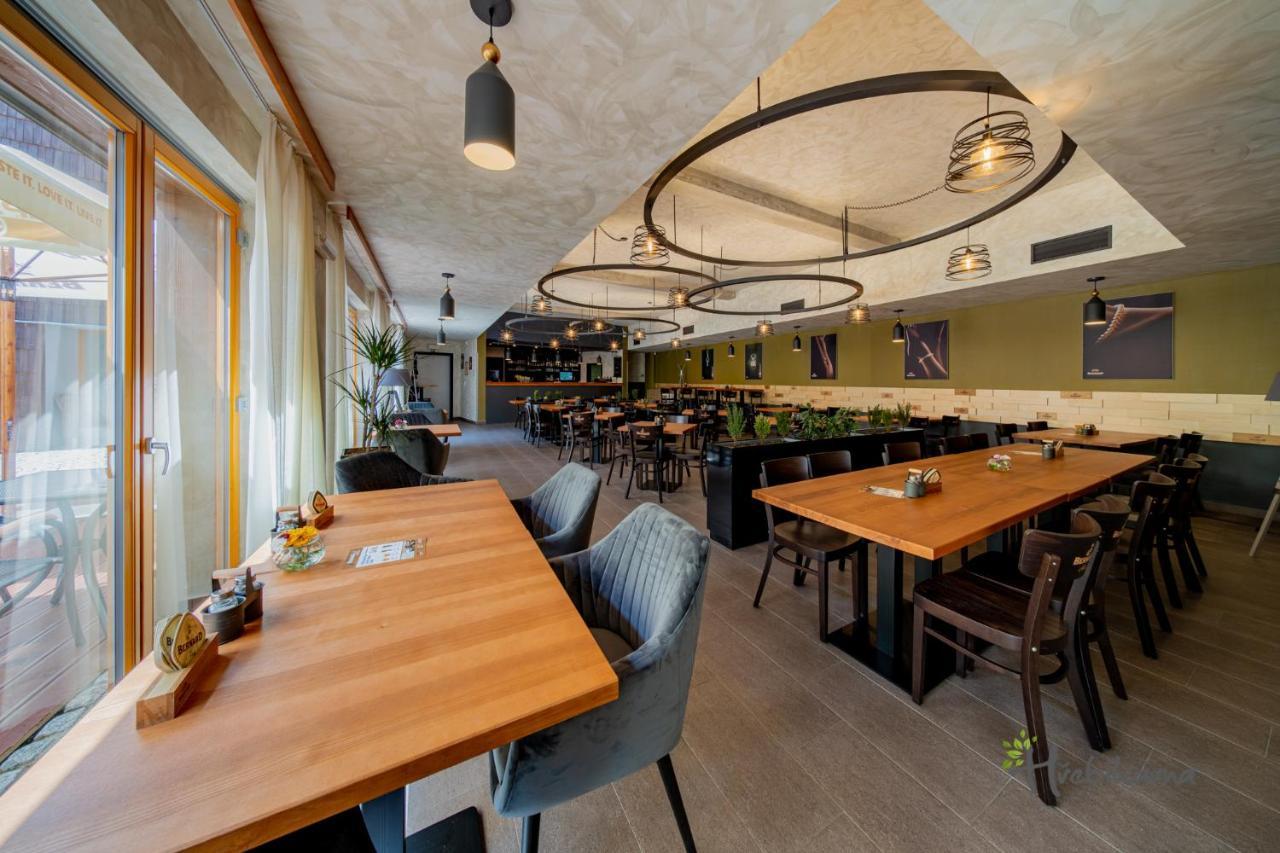 Restaurace A Pension Hrebikarna Chomutov Exteriör bild