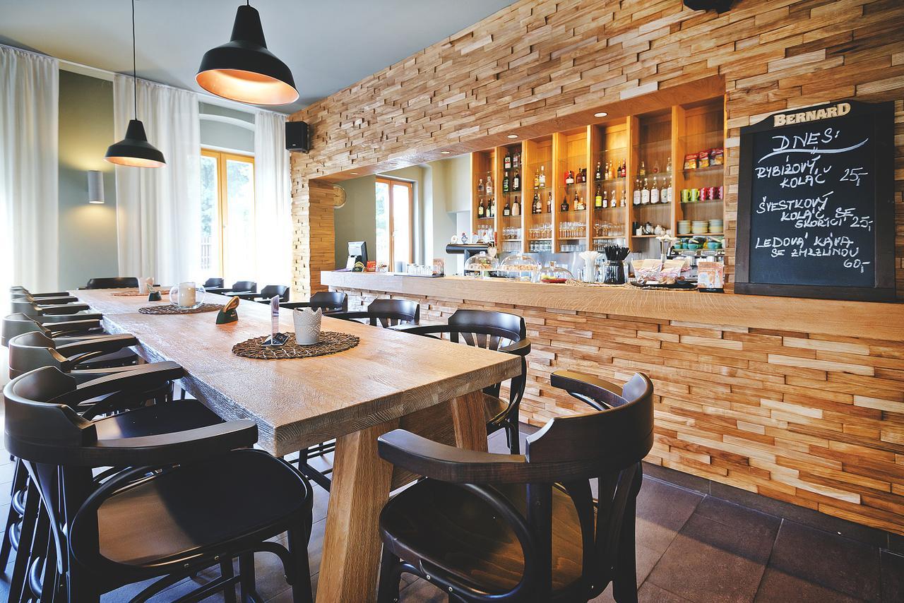 Restaurace A Pension Hrebikarna Chomutov Exteriör bild